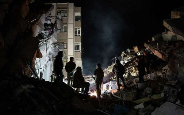 Φονικός σεισμός: Τουλάχιστον 48 άτομα συνελήφθησαν στην Τουρκία για λεηλασίες στα χαλάσματα