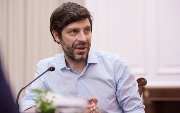 Ν. Γιατρομανωλάκης: «Οι τίτλοι σπουδών των δραματικών σχολών και των σχολών χορού δεν άλλαξαν επίπεδο διά του ΠΔ 85/2022»