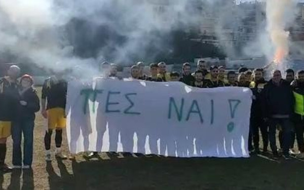 «Πες ναι»: Η πιο ξεχωριστή πρόταση γάμου έγινε σε γήπεδο ποδοσφαίρου στην Καβάλα (βίντεο, φωτ.)