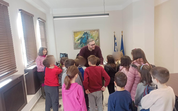 Ωραιόκαστρο: Μαθητές του 4ου Δημοτικού Σχολείου συναντήθηκαν με τον δήμαρχο Π. Τσακίρη