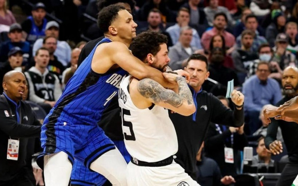 Άγριο ξύλο στο ΝΒΑ - Γροθιές και πέντε αποβολές (βίντεο)