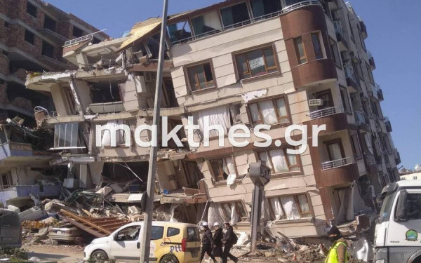 Εικόνες από τα συντρίμμια στην Τουρκία - Εθελοντής διασώστης μεταδίδει στο makthes 