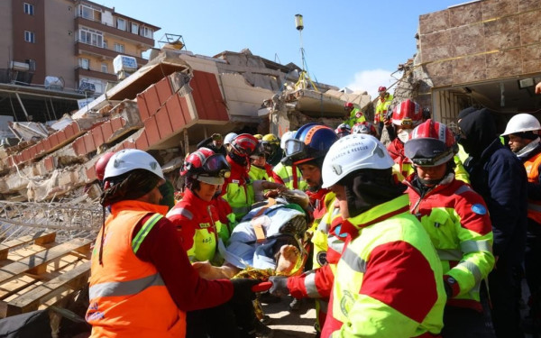 Φονικός σεισμός: Η ελπίδα πεθαίνει τελευταία - Βρέθηκε ζωντανή 10χρονη μετά από 183 ώρες