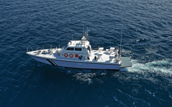 Καταδίωξη ταχύπλοου ανοιχτά της Σάμου - Προσπάθησε να εμβολίσει σκάφος του Λιμενικού