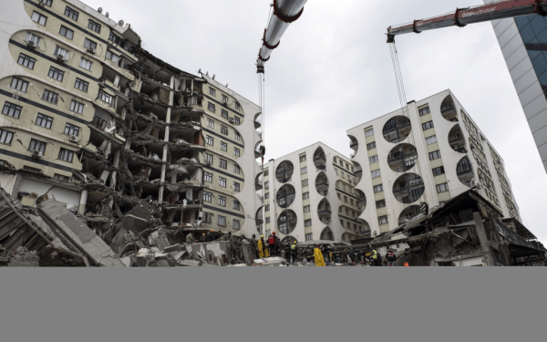 Τουρκία-Συρία: Εικόνες πανικού και ανείπωτου πόνου μετά τον φονικό σεισμό (βίντεο)