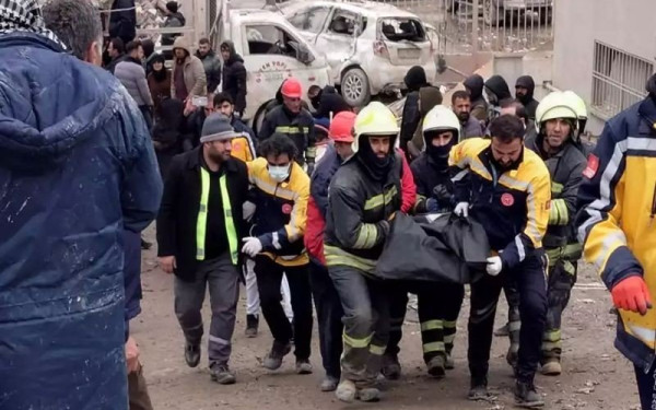 Τουρκία: Δάκρυα για 40χρονη που απεγκλωβίστηκε 104 ώρες από τον σεισμό αλλά υπέκυψε