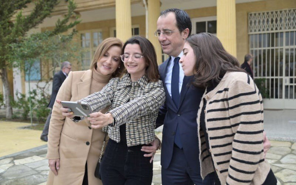 Κυπριακές εκλογές: Τελευταίες δημόσιες εμφανίσεις των δύο υποψηφίων πριν το άνοιγμα της κάλπης