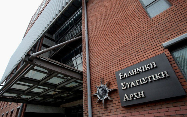 «Φρέναραν» οι πωλήσεις στο λιανεμπόριο τον Μάιο