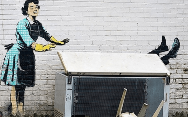 Ο Banksy έκανε τοιχογραφία για τον Άγιο Βαλεντίνο με μήνυμα για την ενδοοικογενειακή βία