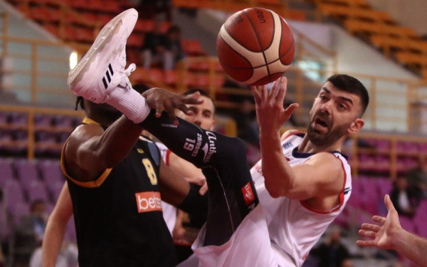 Φάιναλ-8 κυπέλλου μπάσκετ: Η ΑΕΚ του Champions League απέκλεισε με τα χίλια ζόρια τον Πανιώνιο της Β' εθνικής (βίντεο)