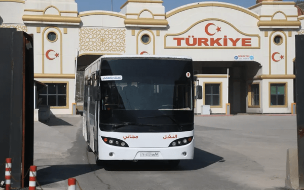 Σύριοι επιστρέφουν στη Συρία για να δουν τι απέγιναν οι συγγενείς τους μετά τον φονικό σεισμό