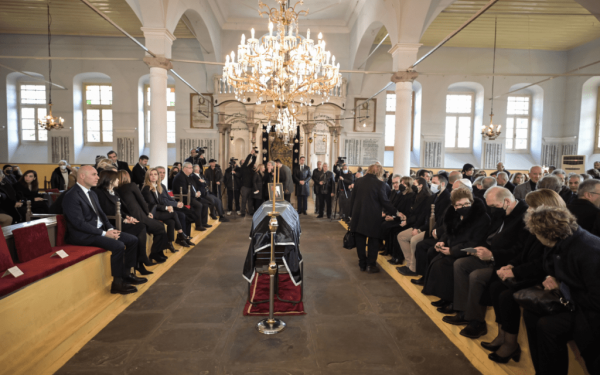 Πλήθος κόσμου στο τελευταίο «αντίο» στον Μωυσή Ελισάφ στα Ιωάννινα (βίντεο & φωτ.)