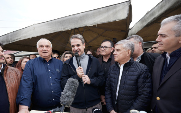 Στο ραδιοφωνικό «αέρα» των Τρικάλων... ο πρωθυπουργός, για πρωτάθλημα, διατροφή και γυμναστική Στο ραδιοφωνικό «αέρα» των Τρικάλων... ο πρωθυπουργός, για πρωτάθλημα, διατροφή και γυμναστική