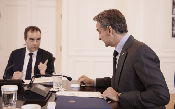 Συνάντηση Μητσοτάκη-Λεκορνού στο Μ. Μαξίμου