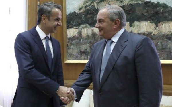 Μητσοτάκης για αποχώρηση Καραμανλή: Θα είναι παρών στη μεγάλη εκλογική μάχη που ξεκινά