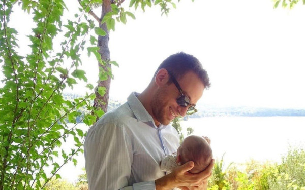 Μπάμπης Αναγνωστόπουλος: Είδε πως είναι η κόρη του για πρώτη φορά μετά τη φυλάκισή του (βίντεο)