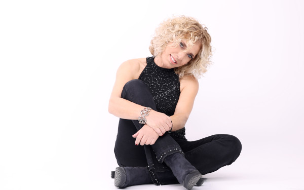 Η Κρινιώ Νικολάου στο makthes.gr: «Η τέχνη είναι ομορφιά, φύση, ταξίδι, ανάταση ψυχής»