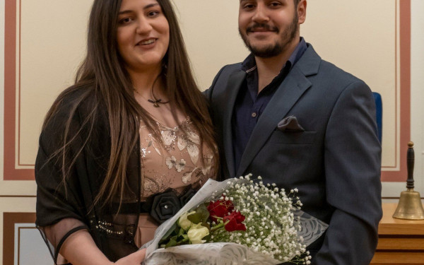 Συγκινητικές στιγμές: Ασυνόδευτο προσφυγόπουλο από τη Συρία μεγάλωσε και παντρεύτηκε στη χώρα μας (φωτ.)