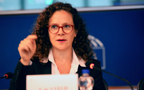 Ράπισμα της εισηγήτριας της PEGA κατά της κυβέρνησης για το σκάνδαλο των υποκλοπών (βίντεο)