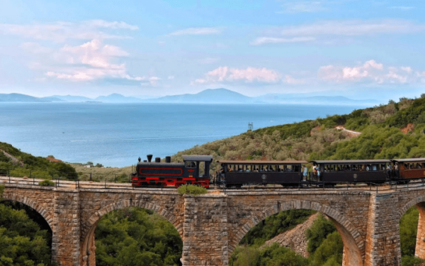 Κόντρα στη Βουλή για τις προδιαγραφές ασφαλείας του ιστορικού τρένου στο Πήλιο
