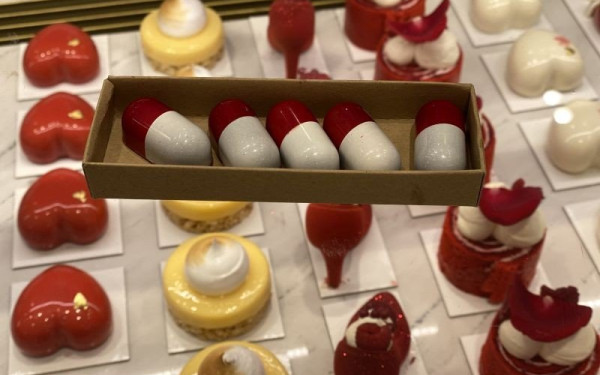 Τα «χαπάκια του έρωτα»... «θεραπεύουν» τις ραγισμένες καρδιές την ημέρα του Αγίου Βαλεντίνου (φωτ.)