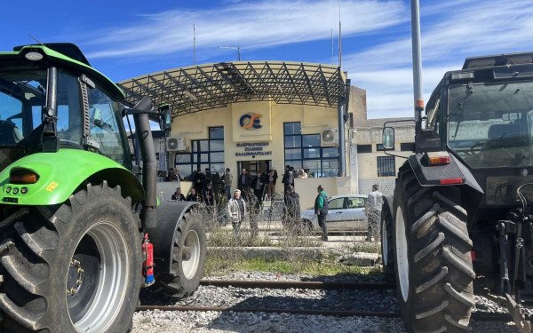 Τρακτέρ συγκρούστηκε με αυτοκίνητο στην Ε.Ο. Θεσσαλονίκης - Έδεσσας