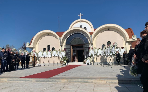 Τραγωδία στα Τέμπη: Σπαρακτικό αντίο από συγγενείς και φίλους στην 22χρονη Αγάπη Τσακλίδου (βίντεο, φωτ.)