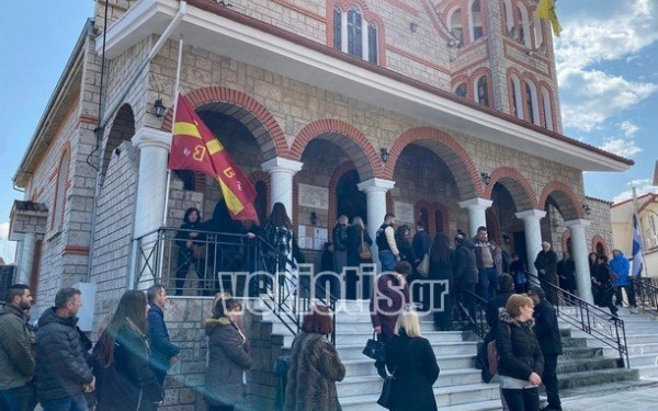 Βέροια: Απέραντη θλίψη στην κηδεία της 36χρονης στρατιωτικού Έλενας Δουρμίκα, θύμα της τραγωδίας στα Τέμπη (φωτ.)