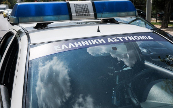 H ΕΛΑΣ μπλόκαρε στον Προμαχώνα βαν με Ρουμάνους χούλιγκαν που πήγαιναν στον Πειραιά (φωτ.)