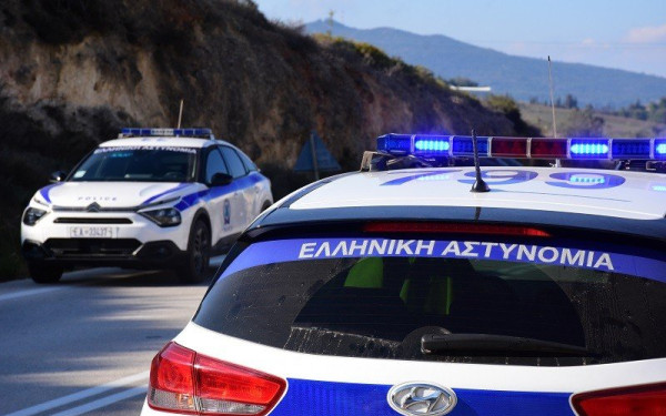 Λάρισα - Απίστευτο: Πήγε να την βοηθήσει μετά από τροχαίο και την έκλεψε