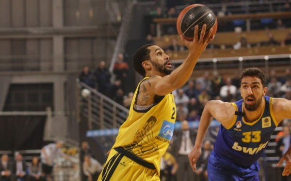 Μπάσκετ: Εκκενώθηκε το Αλεξάνδρειο, συνέχεια στο Άρης - Περιστέρι μετά από 70 λεπτά (βίντεο)