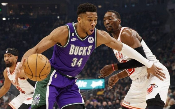 ΝΒΑ: Τραυματίστηκε ο Αντετοκούνμπο, νίκη και ρεκόρ οι Μπακς (βίντεο)