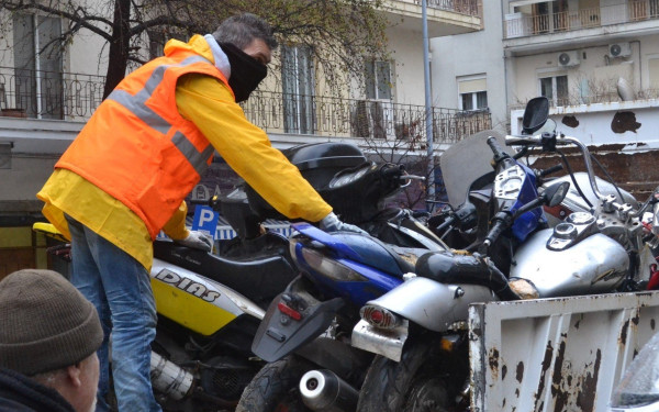 Σαφάρι ελέγχων για δίκυκλα σε πεζοδρόμια στη Θεσσαλονίκη
