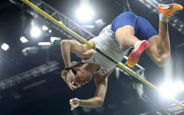 Στίβος: Ο απίθανος Ντουπλάντις έσπασε ξανά το παγκόσμιο ρεκόρ στο επί κοντώ (βίντεο)