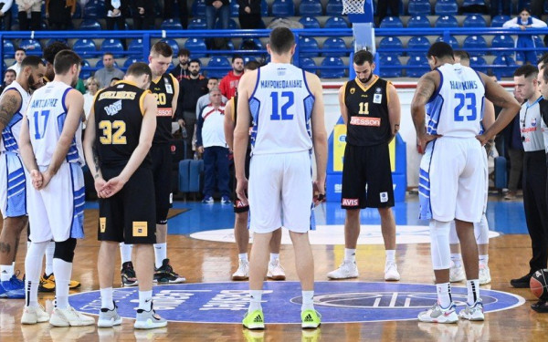 Μπάσκετ: Τι έγραφε το πανό για τα Τέμπη, που προκάλεσε ένταση πριν τον αγώνα Ιωνικός - ΑΕΚ (βίντεο)