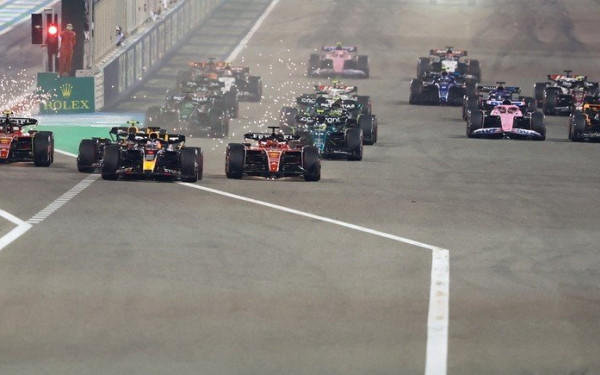 Φόρμουλα 1: Φερστάπεν και Red Bull έστησαν πάρτι στην έρημο του Μπαχρέιν - Τα ίδια και... χειρότερα η Ferrari﻿ (βίντεο)