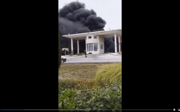 Από θαύμα γλίτωσαν επιβάτες και οδηγός λεωφορείου στον Εύοσμο - Έπιασε φωτιά στη στάση (βίντεο) 