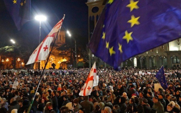 Γεωργία: Πορείες γυναικών κατά του νόμου για τους «ξένους πράκτορες»