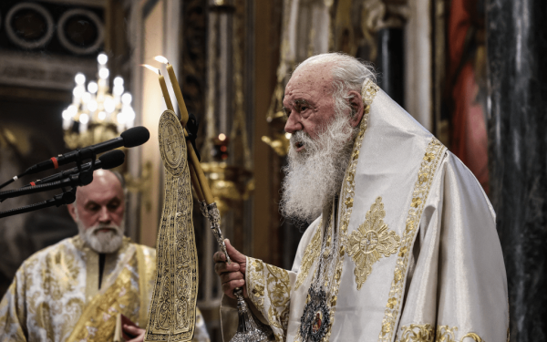 Ο Ιερώνυμος καλεί τους μαθητές που θα γράψουν στις Πανελλήνιες να... προσευχηθούν στον Θεό