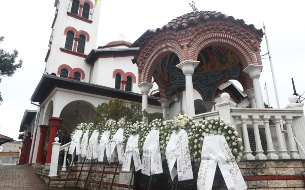 Δυστύχημα στα Τέμπη: Σε κλίμα οδύνης οι κηδείες σε Γιαννιτσά, Κορδελιό και Θέρμη