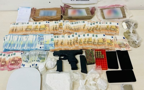 Μια σύλληψη για διακίνηση ναρκωτικών και παράνομη οπλοκατοχή (φωτ.)