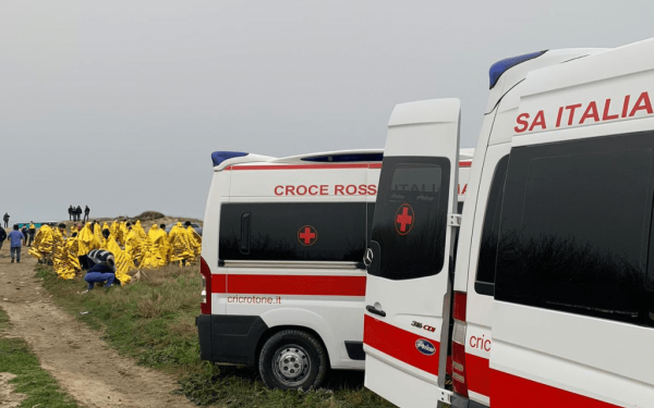 Ιταλία: «Εγκληματική ενέργεια να επιβαίνουν 200 άνθρωποι σε βάρκα 2 μέτρων» αναφέρει η κυβέρνηση