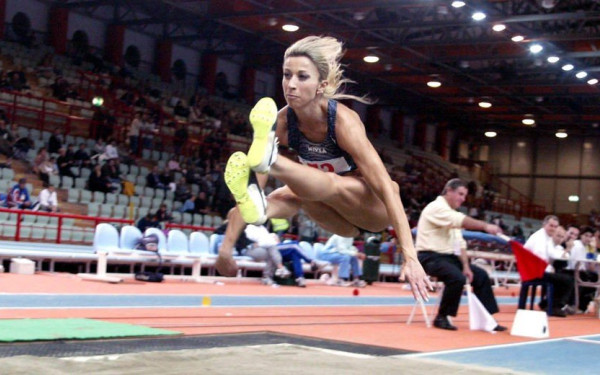 Στίβος: Η Νίκη Ξάνθου αγόρασε τα παπούτσια του Μίλτου Τεντόγλου για χάρη των σεισμόπληκτων στην Τουρκία