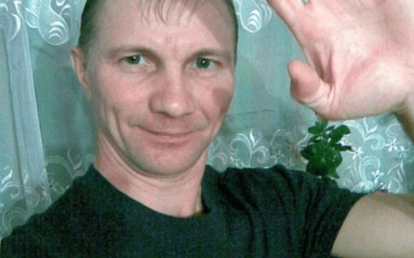 Ρωσία: 13χρονη ζωγράφισε σκίτσο κατά της εισβολής στην Ουκρανία και την χώρισαν από τον πατέρα της (βίντεο)