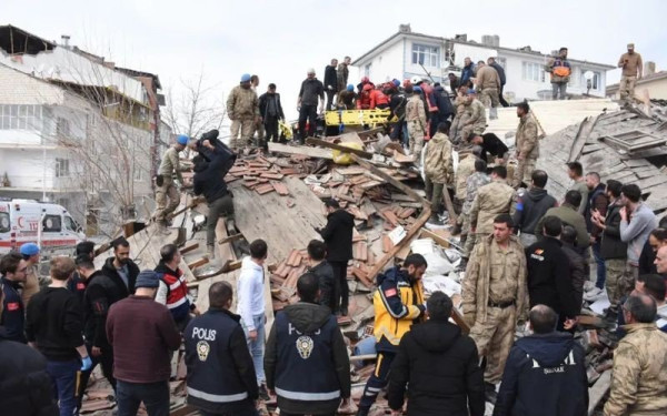 Νέα σεισμική δόνηση 5,6 Ρίχτερ στην Τουρκία: Τουλάχιστον ένας νεκρός και δεκάδες τραυματίες - Κατέρρευσαν κτίρια