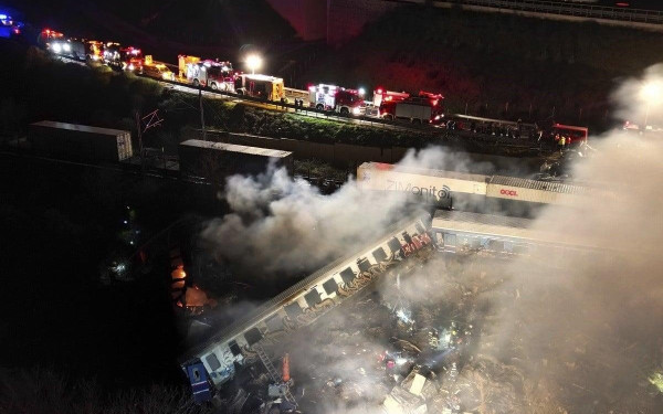 Σύγκρουση τρένων στα Τέμπη: Στον τόπο της τραγωδίας Σακελλαροπούλου και Μητσοτάκης