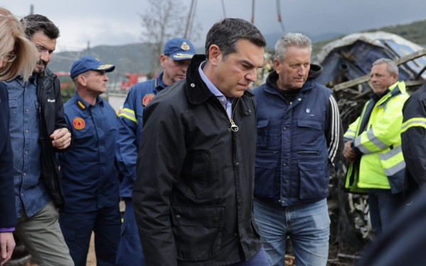 Αλ. Τσίπρας από Τέμπη: «Είναι στιγμές βαθιάς οδύνης και θλίψης, οι εικόνες που είδα είναι συγκλονιστικές» (βίντεο)