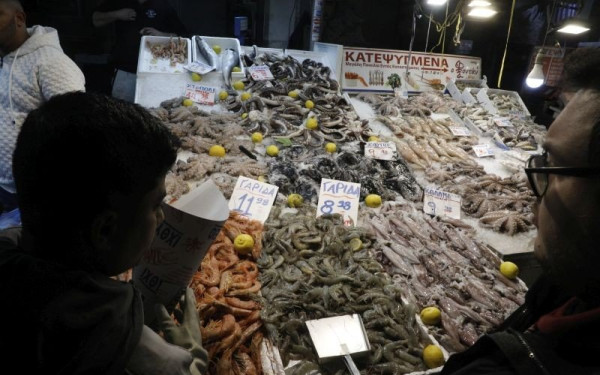 Καταγγελία ΙΝΚΑ: Πωλούν κατεψυγμένα για φρέσκα και «ελληνικές» γαρίδες από την... Αργεντινή (βίντεο)