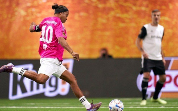 Ήταν σαν να μην... επέστρεψε ο Ροναλντίνιο στα γήπεδα (βίντεο)