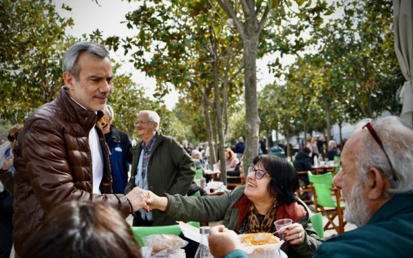 Καθαρά Δευτέρα: Στις ανοιχτές γιορτές στις γειτονιές ο Κ. Ζέρβας – «Ο κόσμος γιορτάζει, χαμογελάει και βλέπει το μέλλον με αισιοδοξία» (φωτ.)